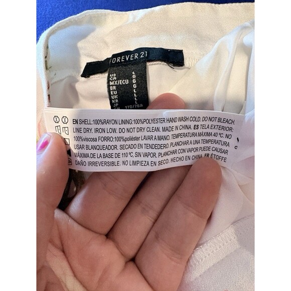 Forever 21 Floral Roses White Shorts Size L - Picture 6 of 6